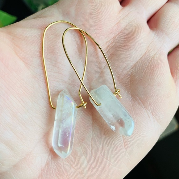 ✨NWT ✨18K Gold & Clear Pointed Quartz Geometric Rainbow Hoops, Minimal E… - Picture 4 of 7